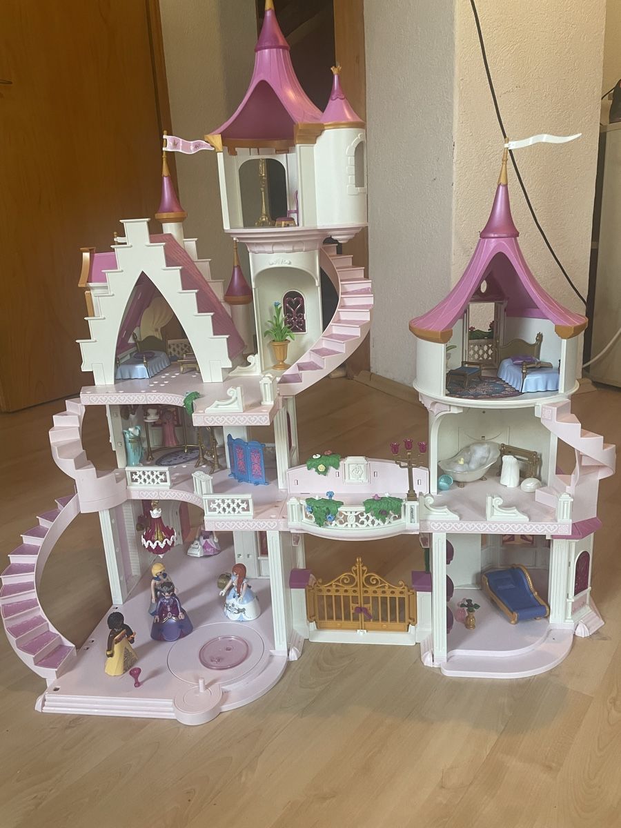 Playmobil Giocattoli: Playmobil Prinzessin Schloss plus 2 Sets – Usato da Glarus venduto da rublu01 1