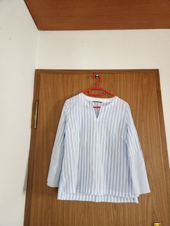 Chemise à rayures bleues et blanches, manche évasée, M
