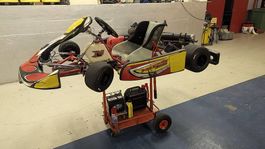 Ich verkaufe ein Kart. 