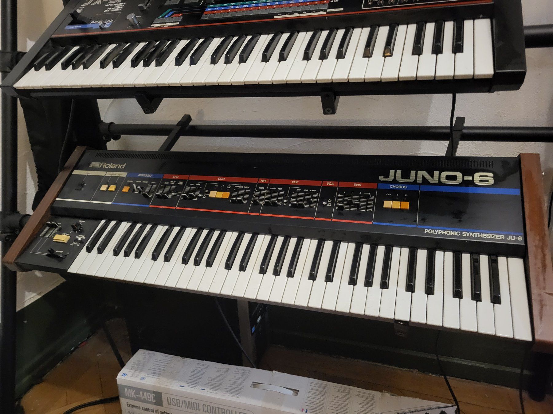 Roland Musikinstrumente: ROLAND JUNO-6  **THE LEGEND** – Gebraucht aus Biel/Bienne von Groovesound