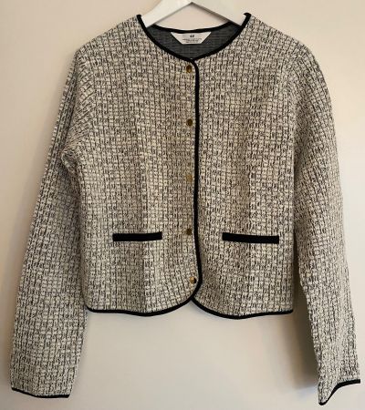 Jacke, Gr. M, in Eierschale/Schwarz