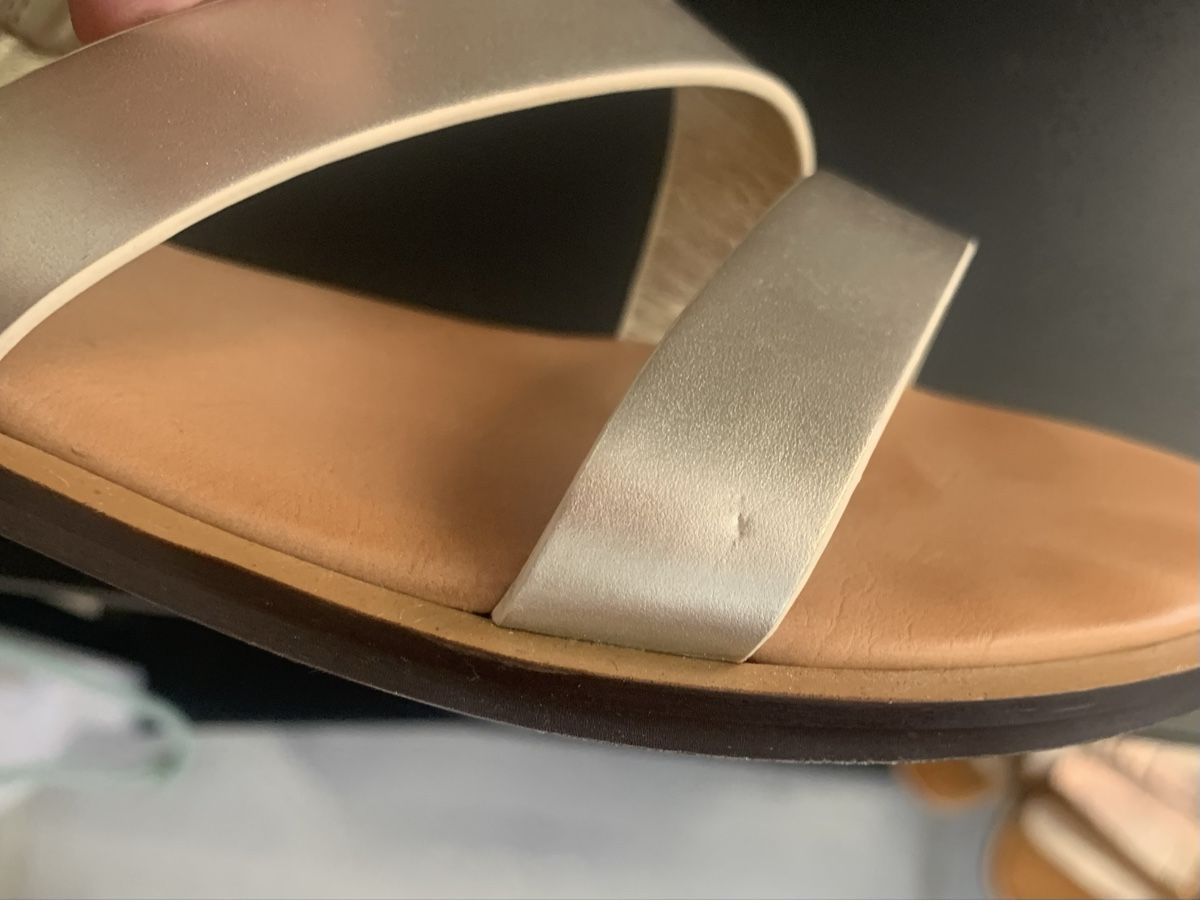 Scarpe da donna: Neuwertig metallisch Sandalen Gr 36 – Nuovo (secondo la descrizione) da Unterseen venduto da jpowers1971 2