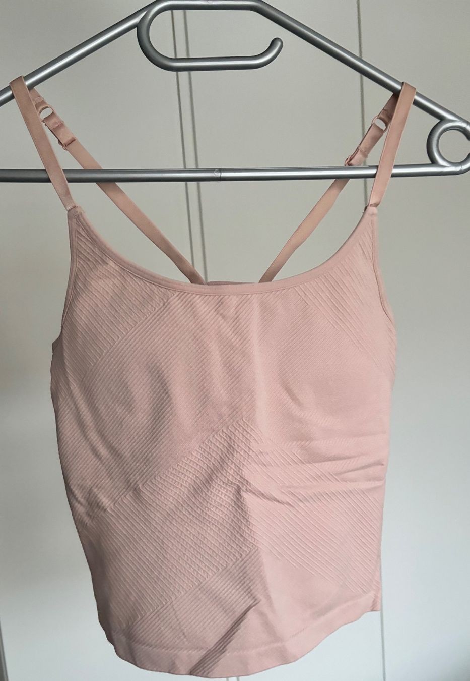 H&M T-shirt: Sportshirt H&M – Nuovo (secondo la descrizione) da Winterthur venduto da noriina