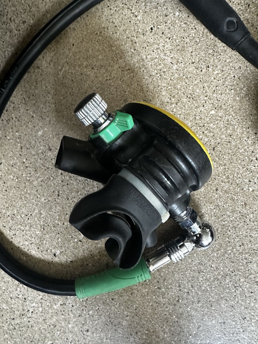 Apeks Respiratori & Giubbotti: APEKS TX50 Nitrox Atemregler mit Finimeter – Usato da Onnens FR venduto da grospatapouf 2