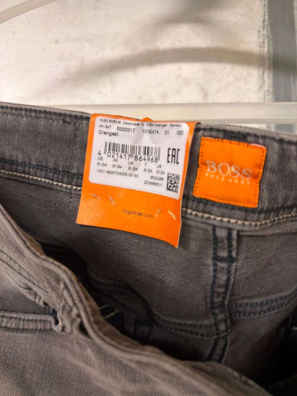 Hugo Boss Jeans: Hugo Boss Jeans, Orange 90, Neu – Nuovo (secondo la descrizione) da Schlieren venduto da Stadtammannamt_8952 1