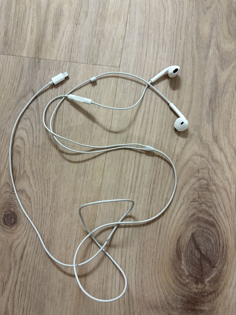 Apple Kopfhörer: Apple EarPods mit Lightning Anschluss weiss – Gebraucht aus Mels von ste_mp6f