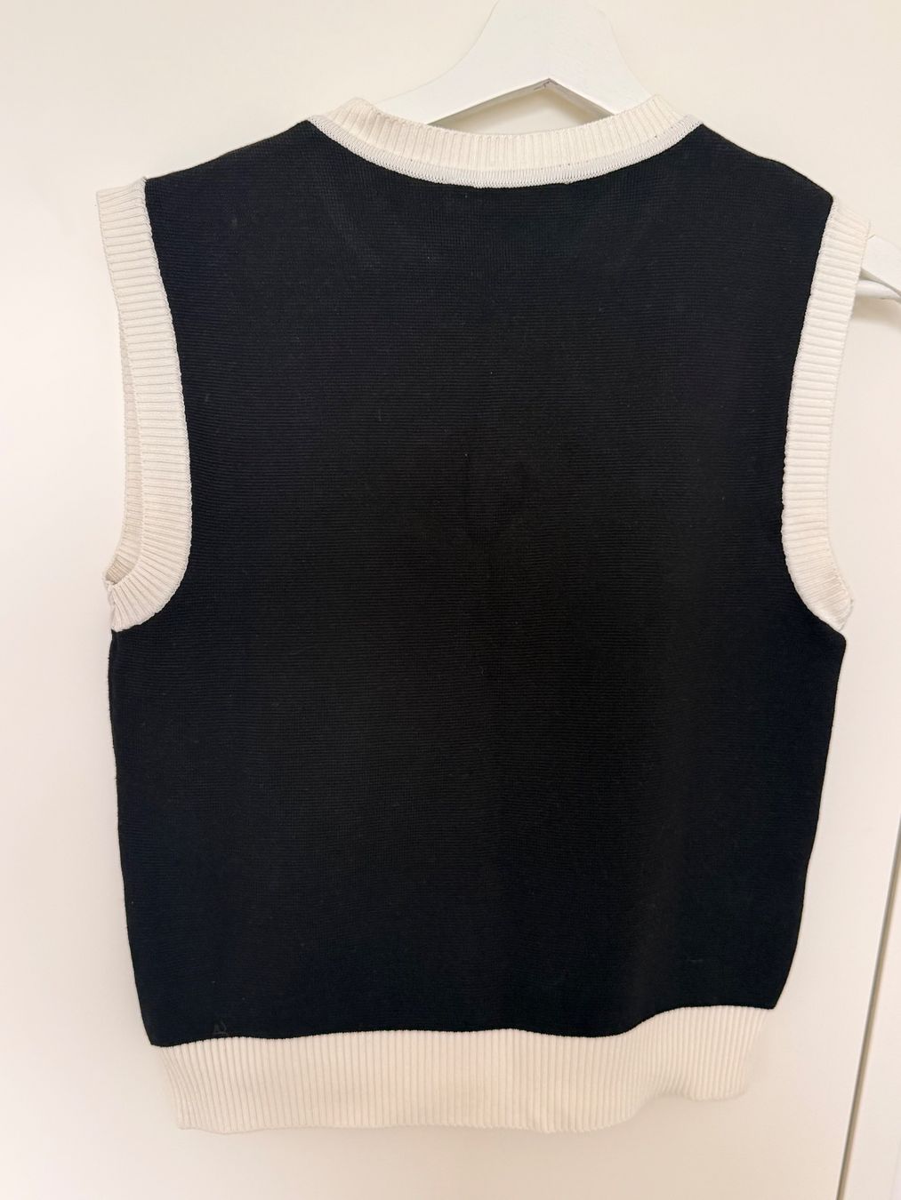 Mango Gilet & Giacche senza maniche: Mango Waistcoat Knitted Size Small – Usato da Uerikon venduto da kpr_t5k2 2