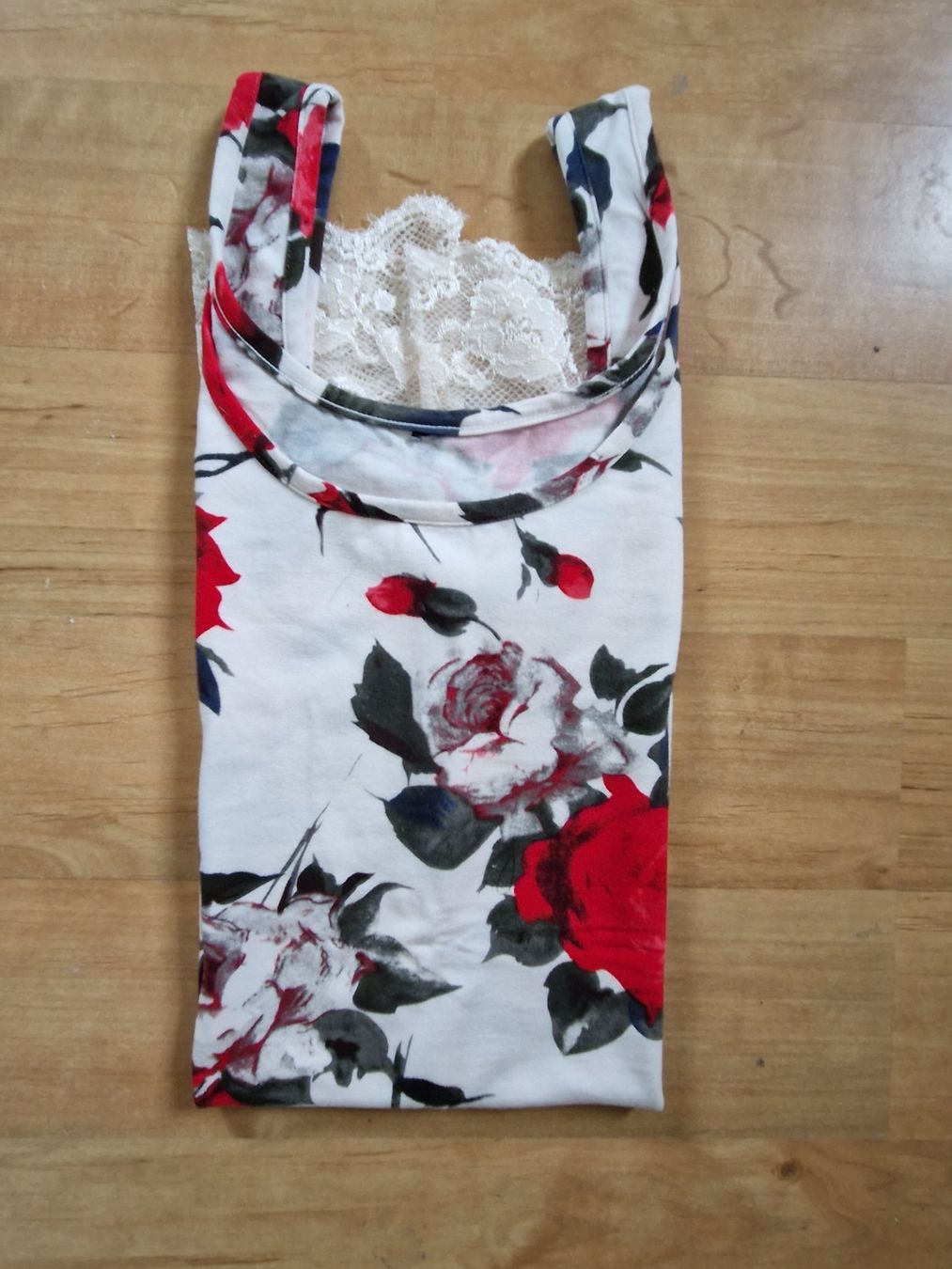 Camicette, T-shirt & Top: Sommerliches Top mit Spitze, Grösse 36 – Usato da Weggis venduto da Oswadan 3