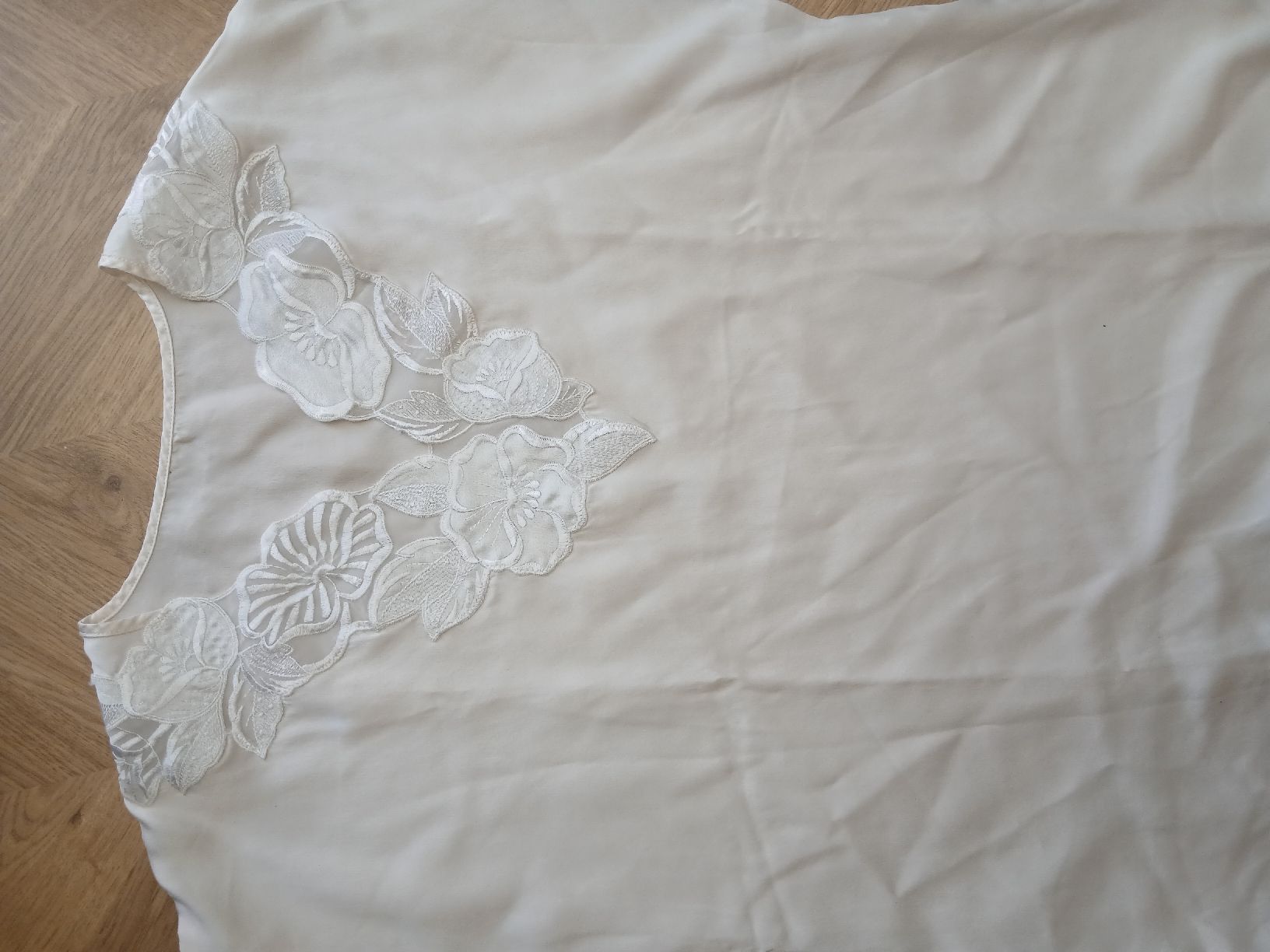 Camicette: Habella Silk Cream Shirt Size  – Nuovo (secondo la descrizione) da Wil SG venduto da tre_g2l7 3