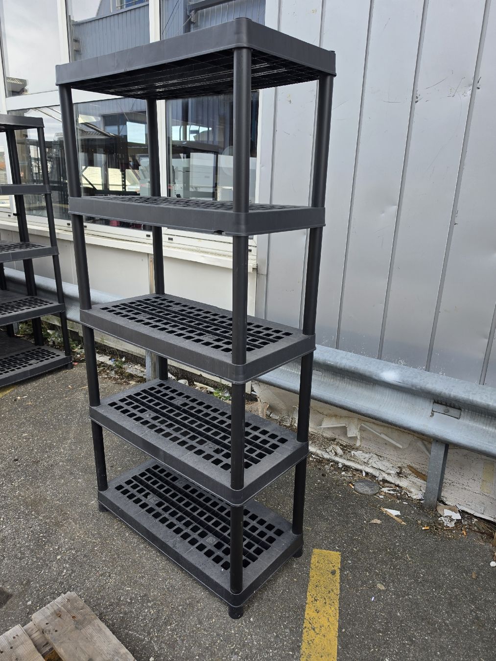 Scaffali: Kunststoffregal schwarz  – Usato da WIL SG venduto da Sprin319 1