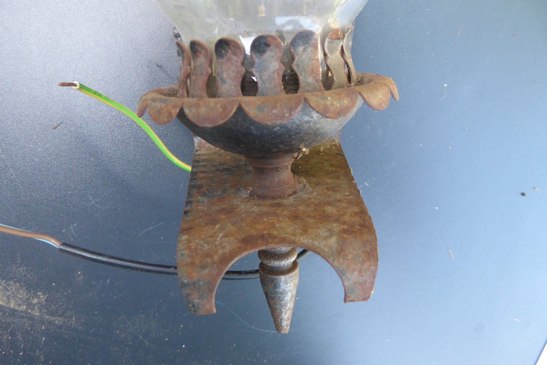 Lampade: Antike Wandlampe mit Glas elektrisch – Usato da Sargans venduto da Benziner 2