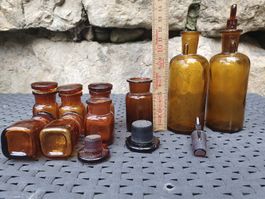 Lot de 10 flacons apothicaire en verre brun vintage