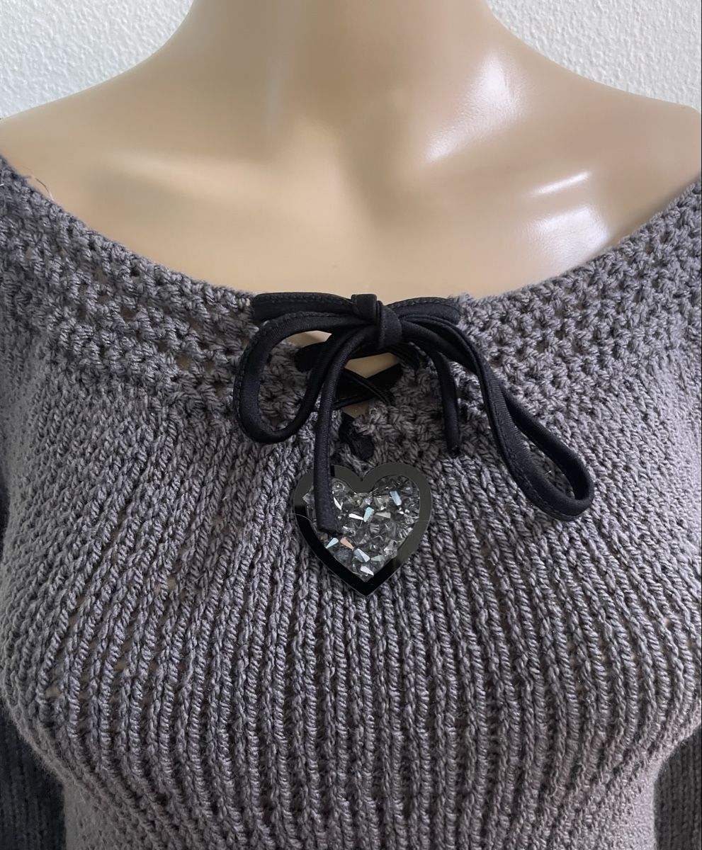 Maglioni & Felpe: Damen Pullover grau mit Herz-Applikation Grösse M – Nuovo e nell'imballaggio originale da Au ZH venduto da Jaggy4 2