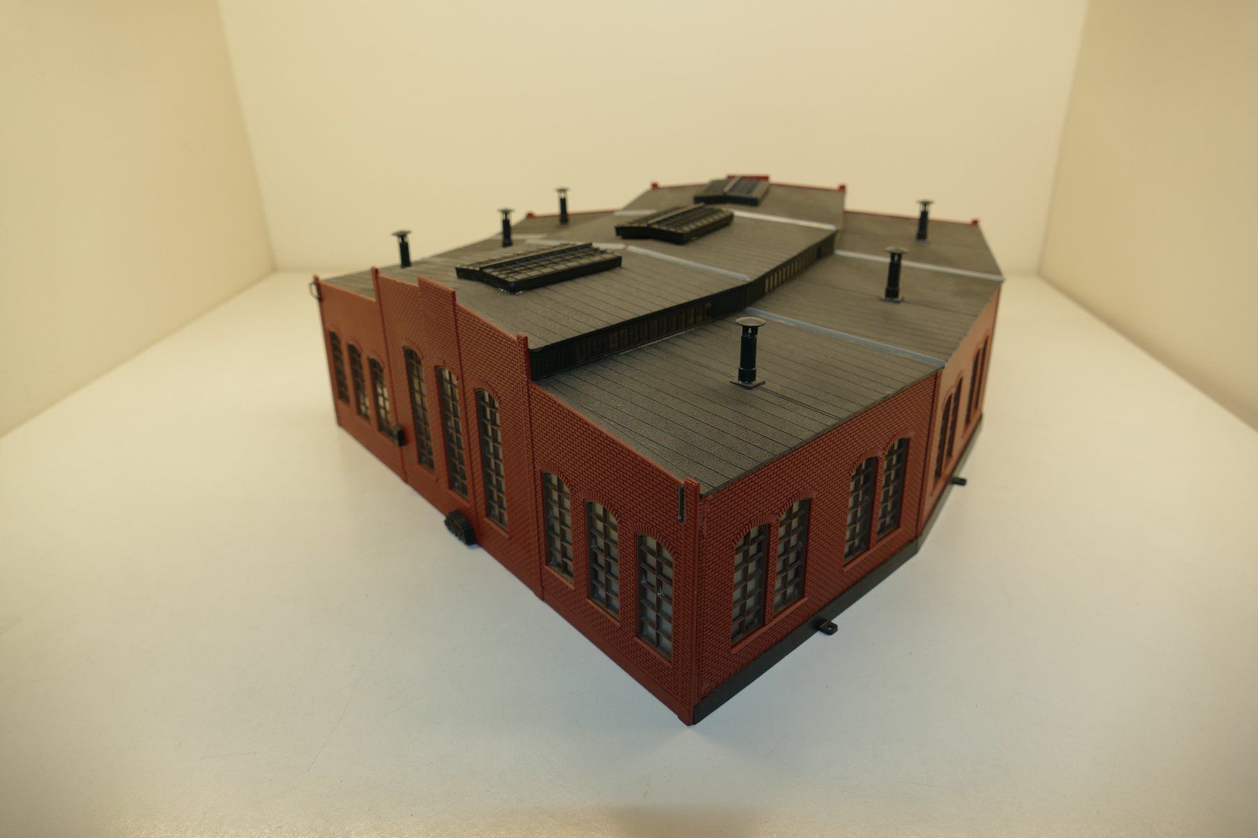 Märklin Modellini di ferrovie: Märklin H0: Ringlok Schuppen 3-ständig – Nuovo (secondo la descrizione) da Niederhasli venduto da rail-duerst 3