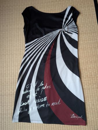 Sommerliches elegantes Desigual Kleid mit Muster - Grösse M