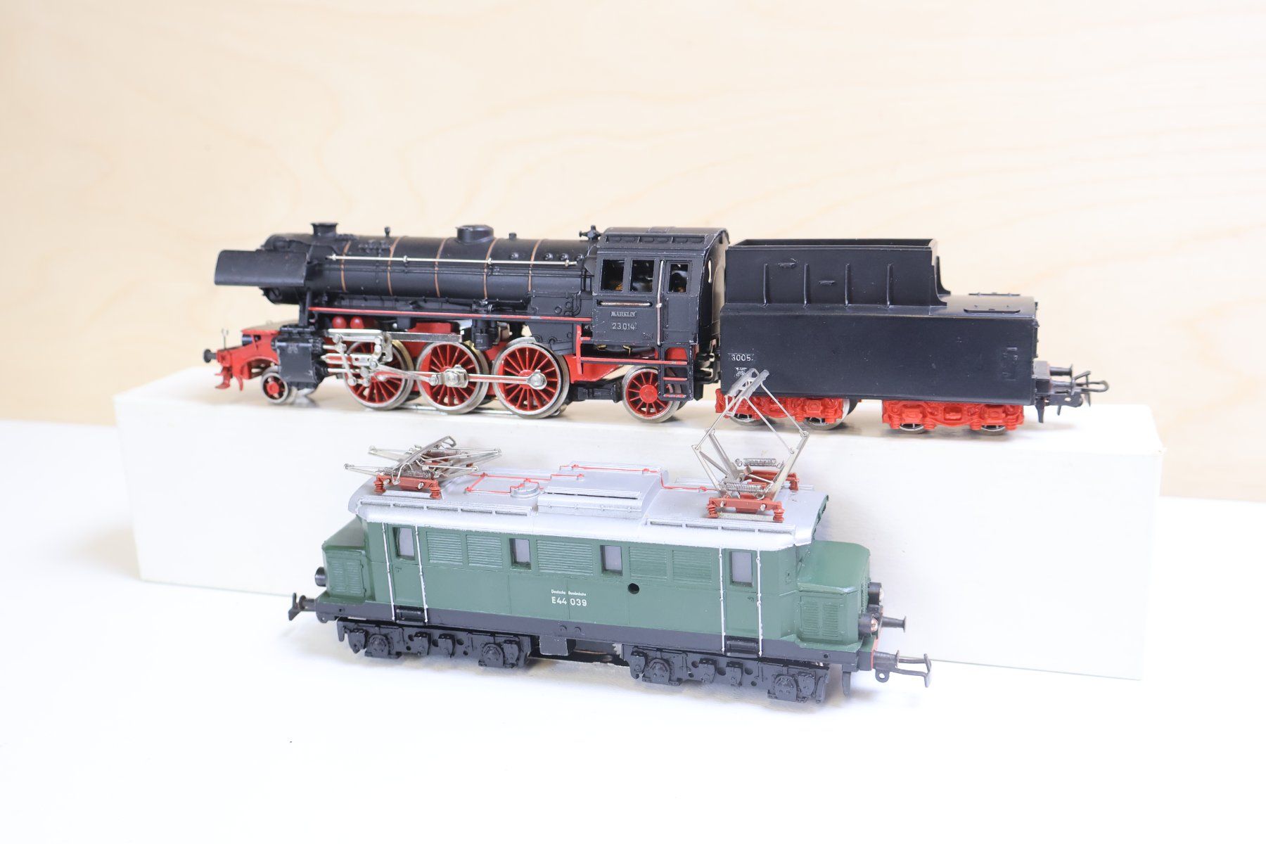 Märklin Modellini di ferrovie: Märklin 2 x grosse Loks - H0 Doppelpack - schöne Modelle – Usato da Winterthur venduto da Monstera 3