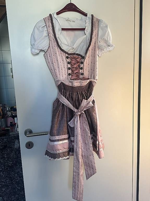 Krüger Vestiti: Krüger Dirndl Gr 38 – Usato da Bern venduto da fabriziaaaaa