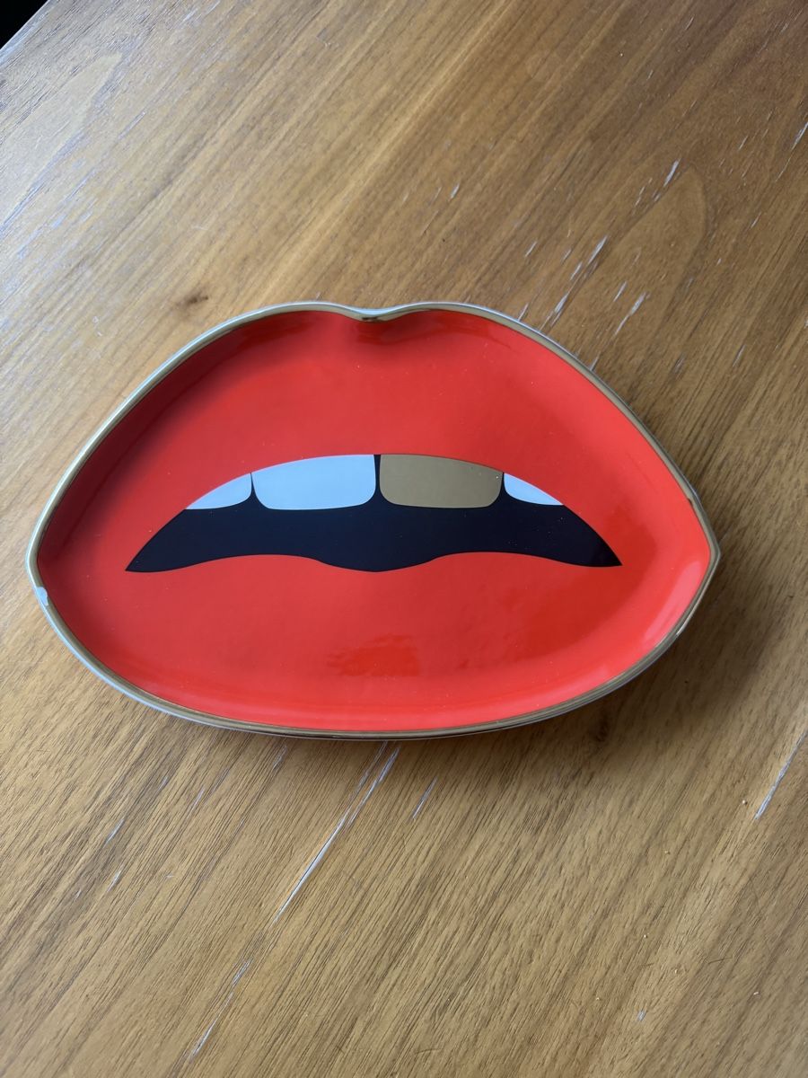 Piatti: Jonathan Adler Lips Tray - Glamorous Home Accent! – Nuovo (secondo la descrizione) da Zürich venduto da pinish