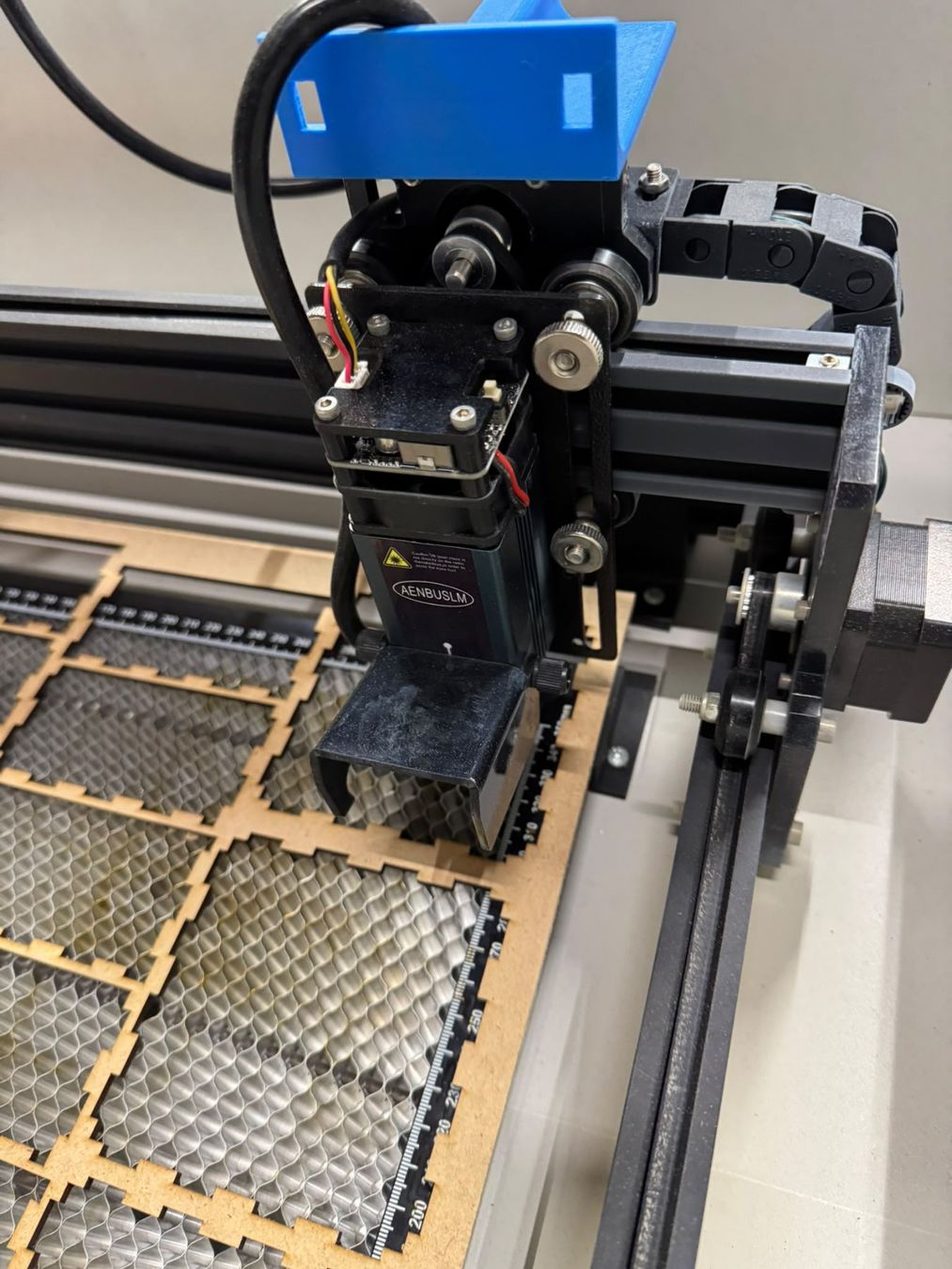 Tutte le macchine: Machine de gravure et découpe laser – Avec table – Usato da Saillon venduto da nforce3d 2