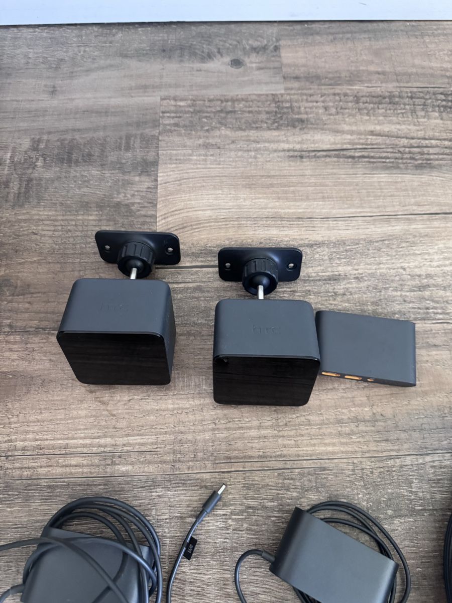 HTC VR Brille: HTC Vive VR Set – komplett mit 2 Controllern & 2 Basisstatio – Gebraucht aus Oberdiessbach von Seller1209348756 2