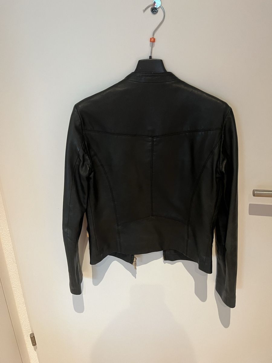 Massimo Dutti Giacche: Massimo Dutti Black Leather Jacket - Stylish & Warm! – Usato da Kloten venduto da Sz.Cz11 1