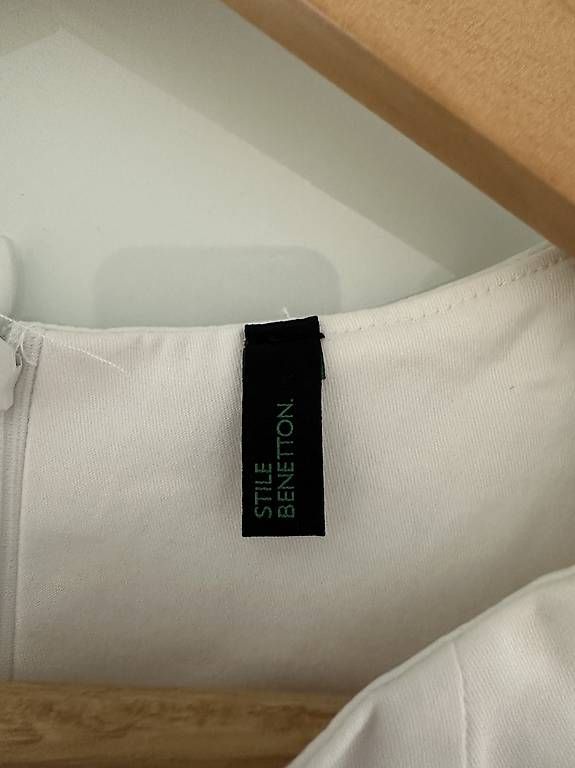 Benetton Kleider: Robe Benetton blanche taille XS – Gebraucht aus Muraz (Collombey) von dor_hp2w 1