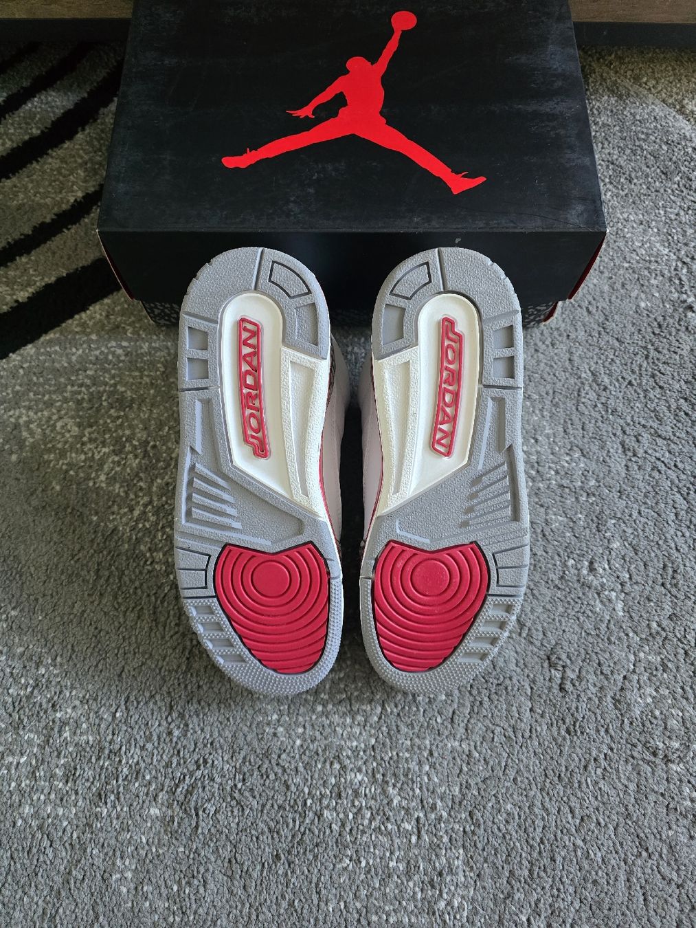 Chaussures hommes: Jordan 3 Cardinal Red  – Neuf avec emballage d'origine à Bôle par A_Kickstory 2