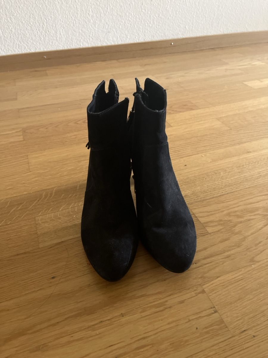 Damenschuhe: Stiefeletten Damen schwarz Grösse 40 – Gebraucht aus Winterthur von rat_cz9v