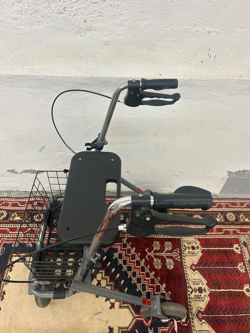 Ausili per la deambulazione: Rollator / Gehhilfe Bimeda mit Einkaufskorb Bremsen – Usato da Zürich venduto da Levelart 1