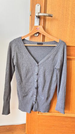 Cardigan pullover grau V-Ausschnitt guter Zustand