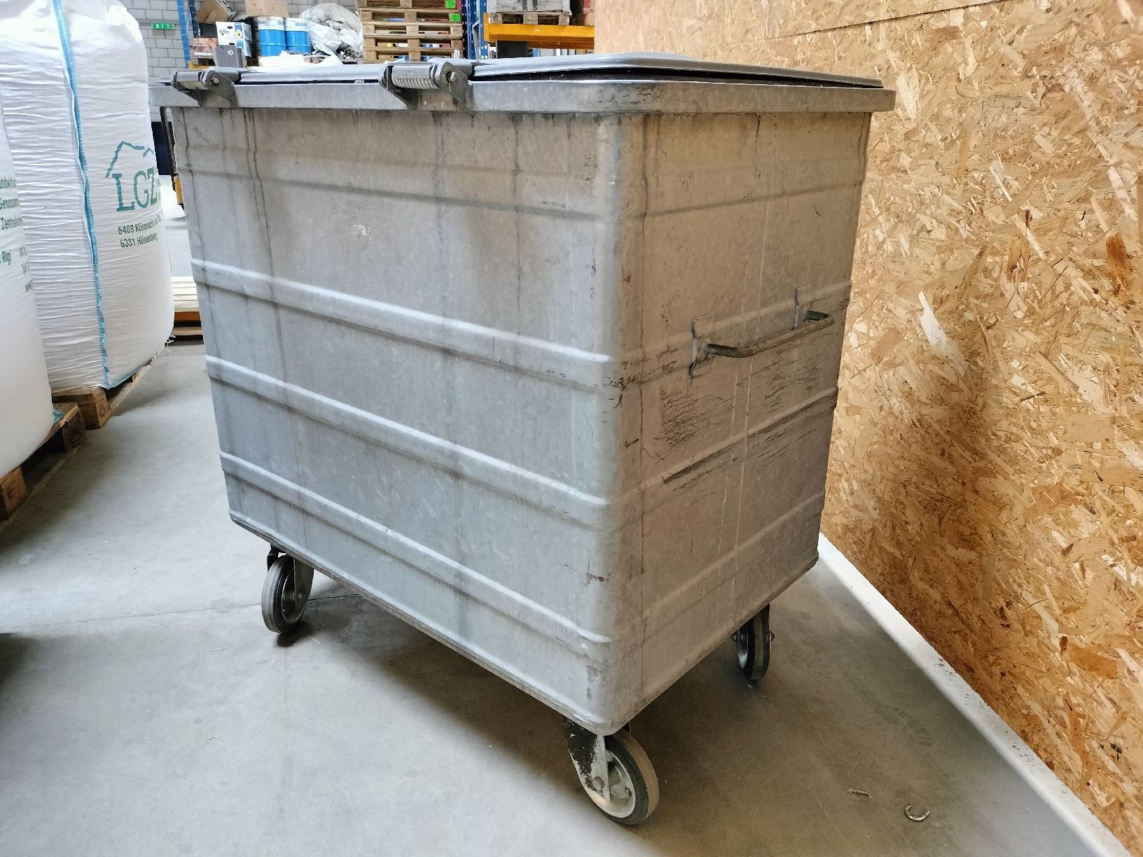 Autres articles bureau & commerces: Abfallcontainer – D'occasion à Stetten AG par effiR 1