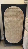 Schrank schwarz Massivholz und Rattan (Livique)