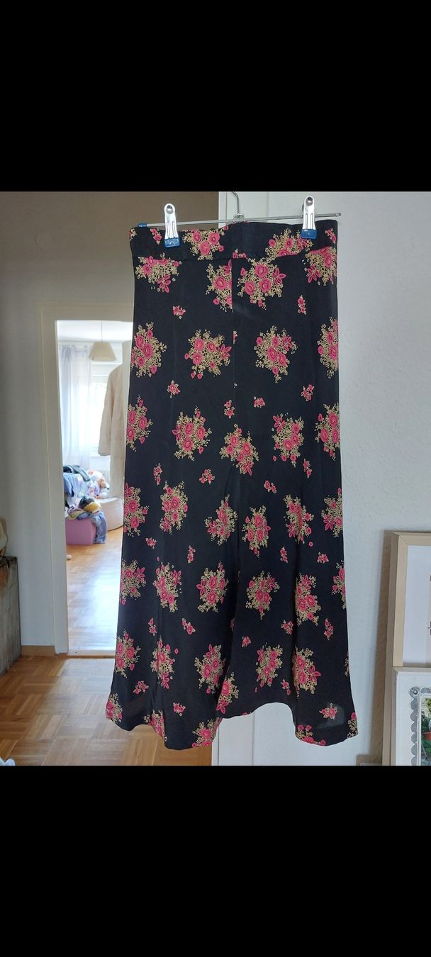 Gonne: Jupe vintage noire à fleurs  – Nuovo (secondo la descrizione) da Avully venduto da jul_n8zt