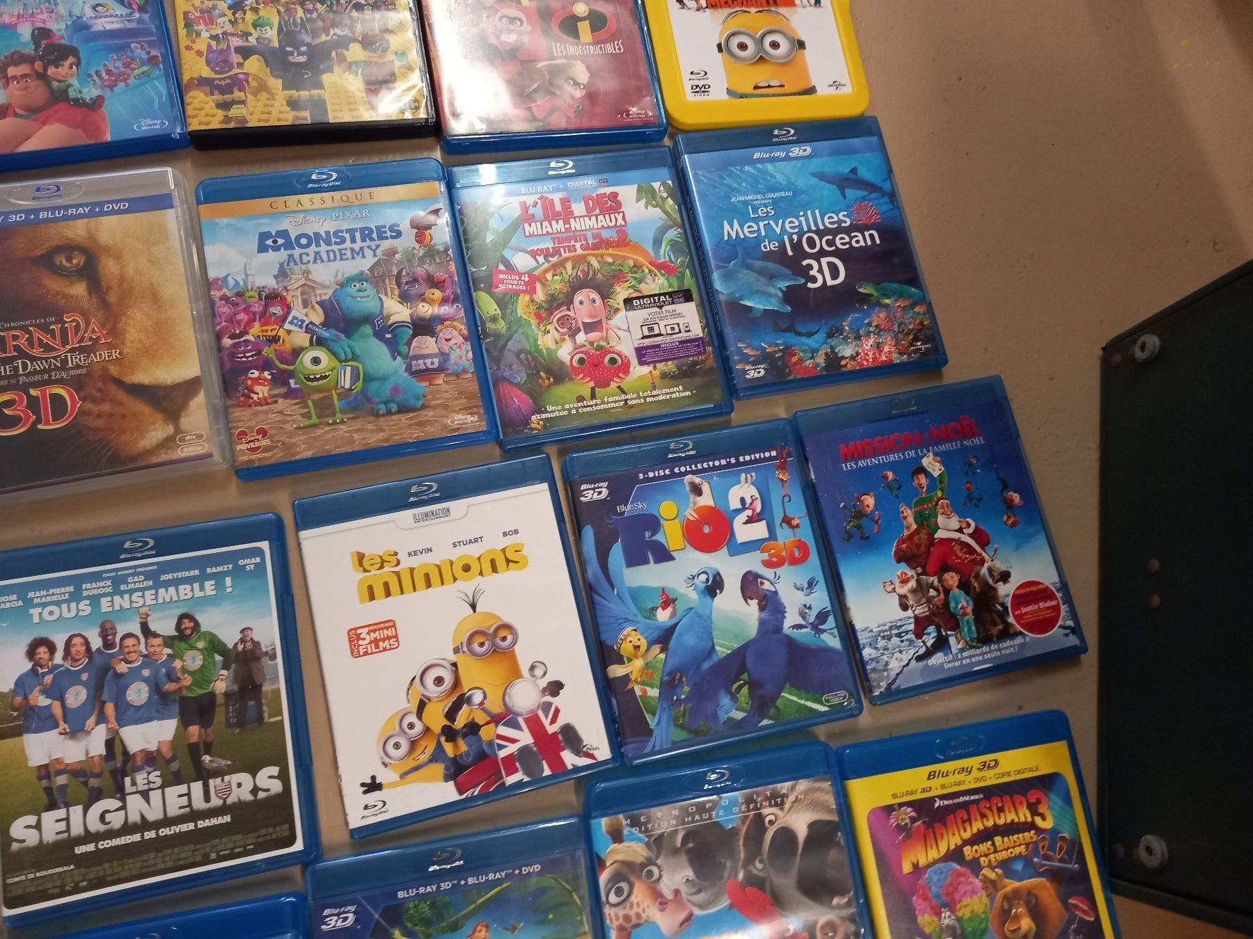 Tutti i DVDs: lot de 34 Blu-ray pour enfant – Usato da Prez-vers-Siviriez venduto da Monija70 4