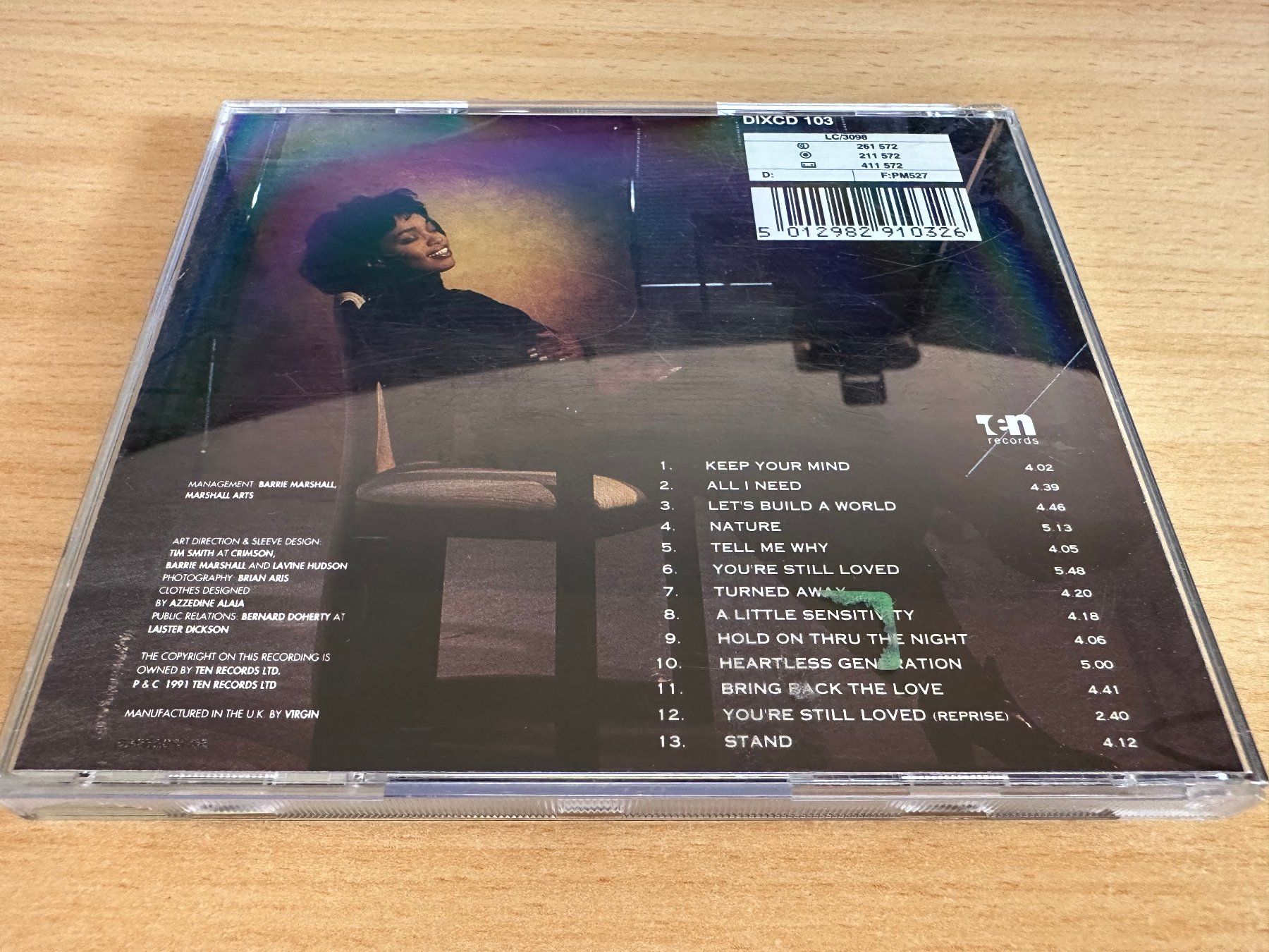 CD: Lavine Hudson – Between Two Worlds – Usato da Rikon im Tösstal venduto da Alpenmutz 1