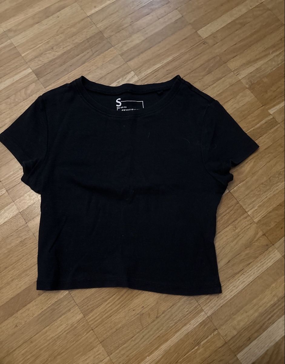Top: T-shirt noir taille S bon état – Usato da Perroy venduto da gio_qvk7