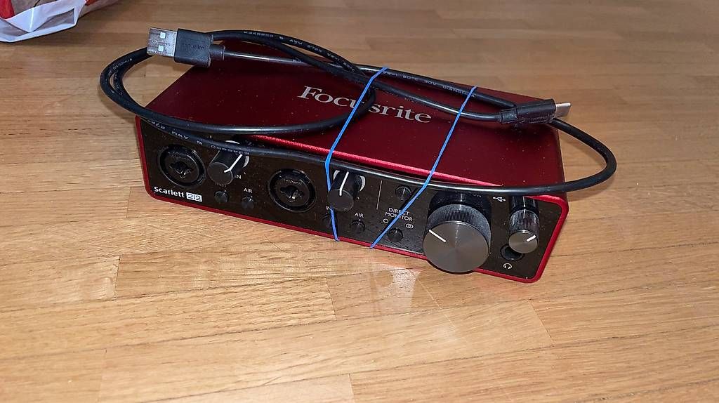 Yamaha Casse acustiche: Yamaha HS 5 Stand Bundle + Focusrite Scarlett 2i2 3rd Gen – Usato da Arbedo venduto da ces_sn7w 1