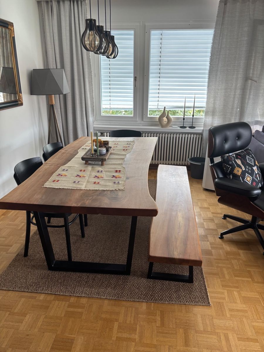 Tischset: Solid Wood Dining Table Set with Bench & Chairs – CHF 1,150 – Gebraucht aus Zürich von Ashley2024