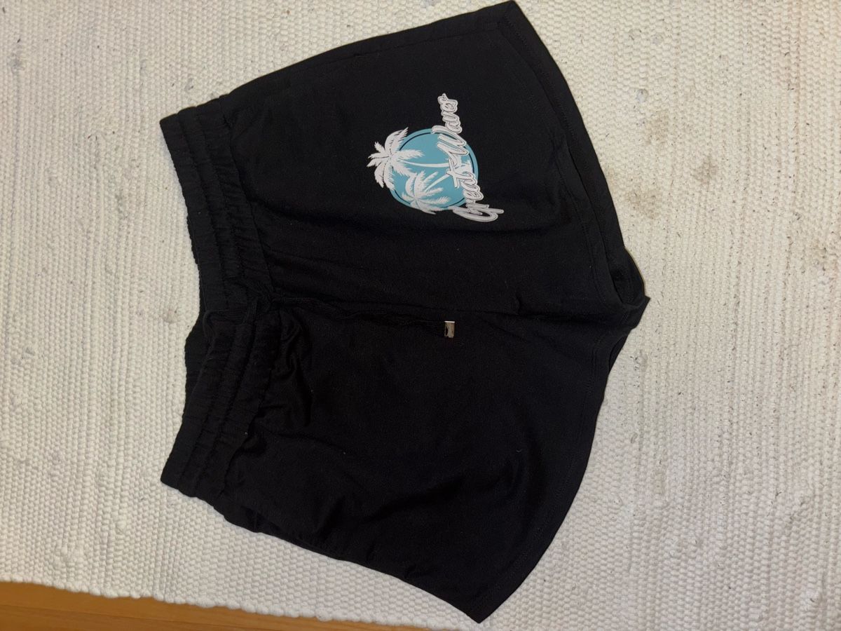 Pantaloni: Shorts – Usato da Itingen venduto da jessi811