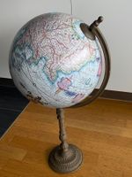 Schöner Globus mit Ständer im Vintage Stil
