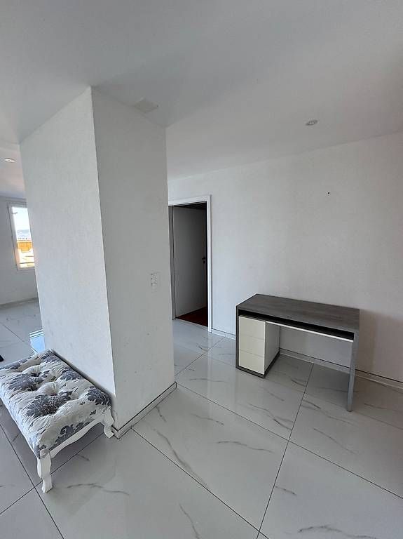 Bureaux: Bureau moderne gris et blanc – D'occasion à Veytaux par agn_56pw