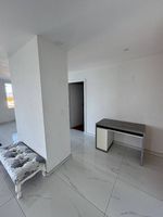 Bureau moderne gris et blanc