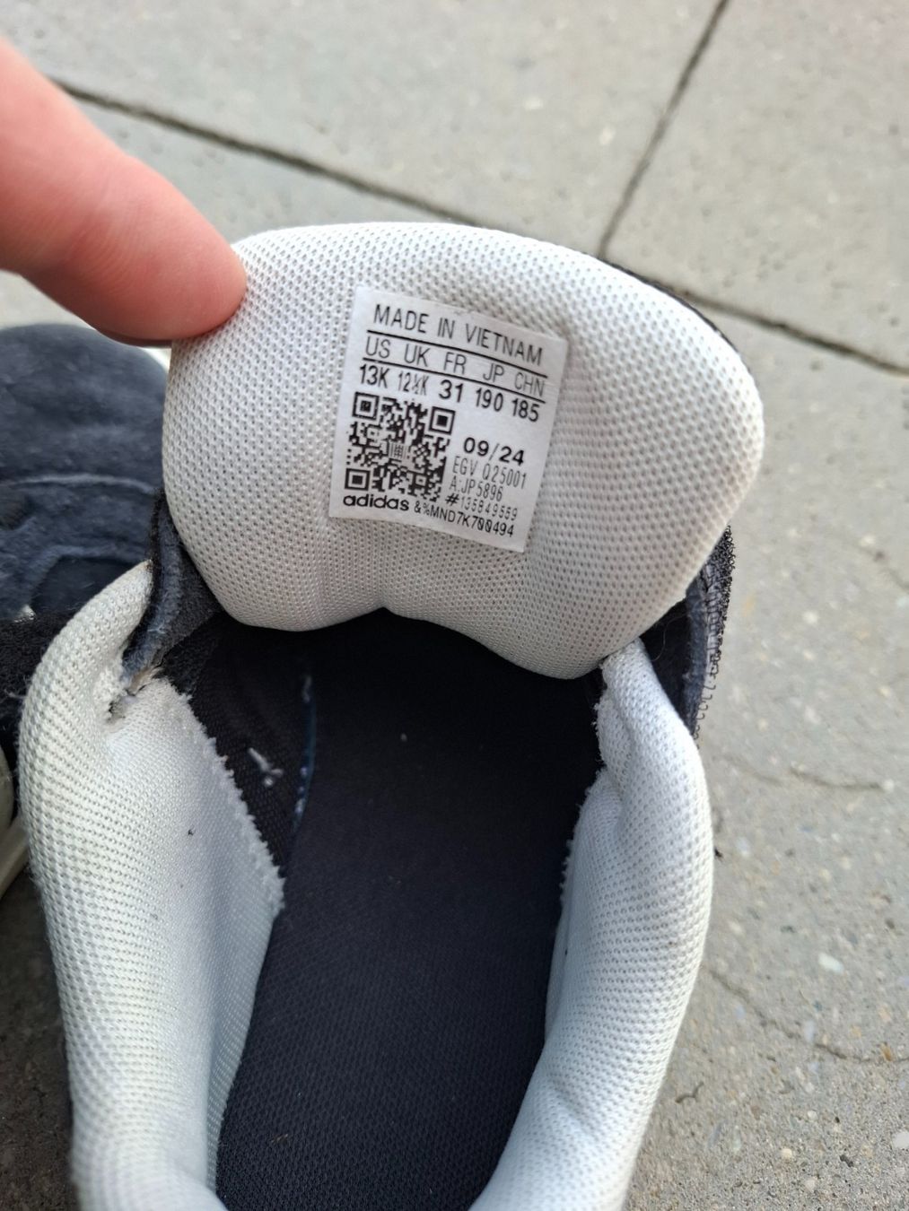 Adidas Schuhe für Jungen: Turnschuhe Gr. 31 – Gebraucht aus Bözberg von Zimt104 2