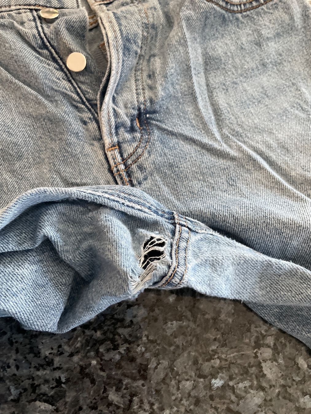 H&M Pantaloni: Jeans H&M EUR 40 – Usato da Schlossrued venduto da Julio25 2