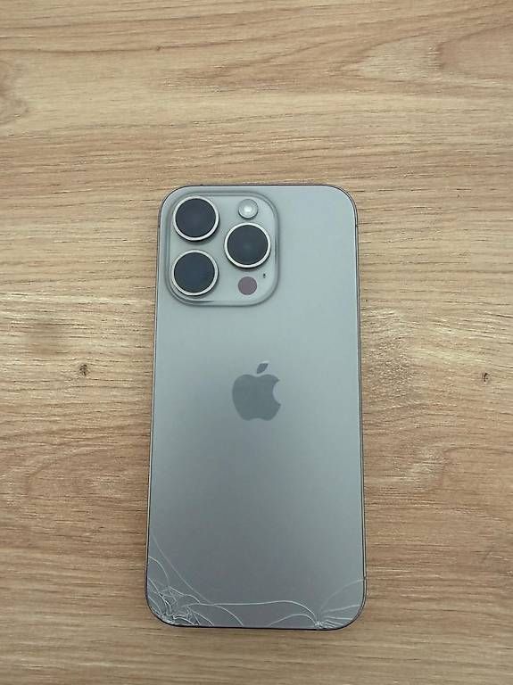 Apple Telefoni cellulari / Smartphones: Iphone 15 Pro 256 GB – Usato da Brittnau venduto da jen_dv9n 2