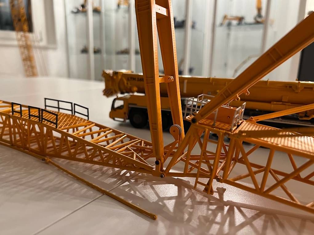Modellbausätze & Standmodelle: Liebherr LTM 1650 Wippspitze 1:50 – Gebraucht aus Luzern von ald_db9d 1