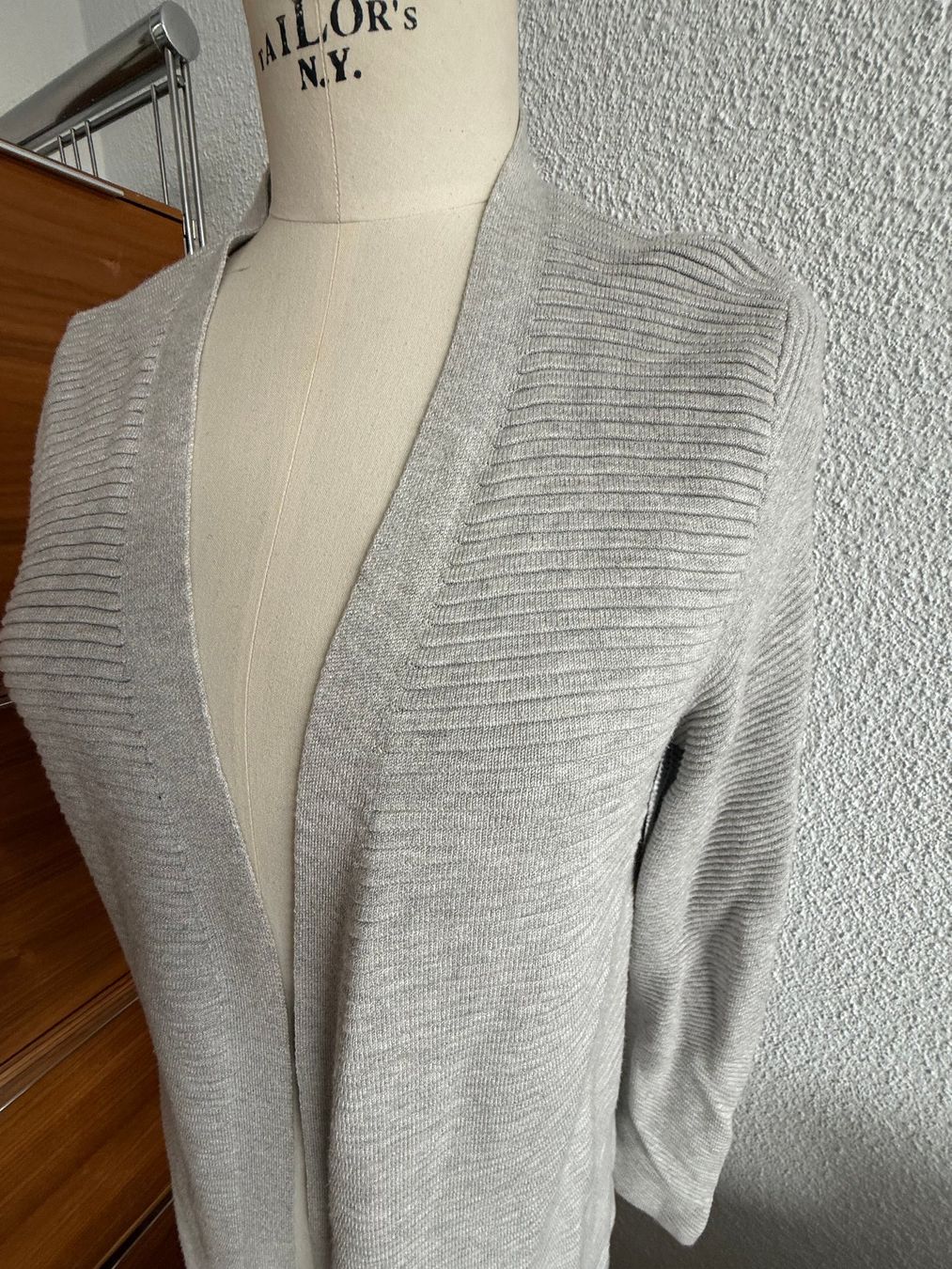 Giacche: Street One Strickjacke Longjacke Gr. 36 hellgrau Viskose – Usato da Kirchdorf AG venduto da coco123 1