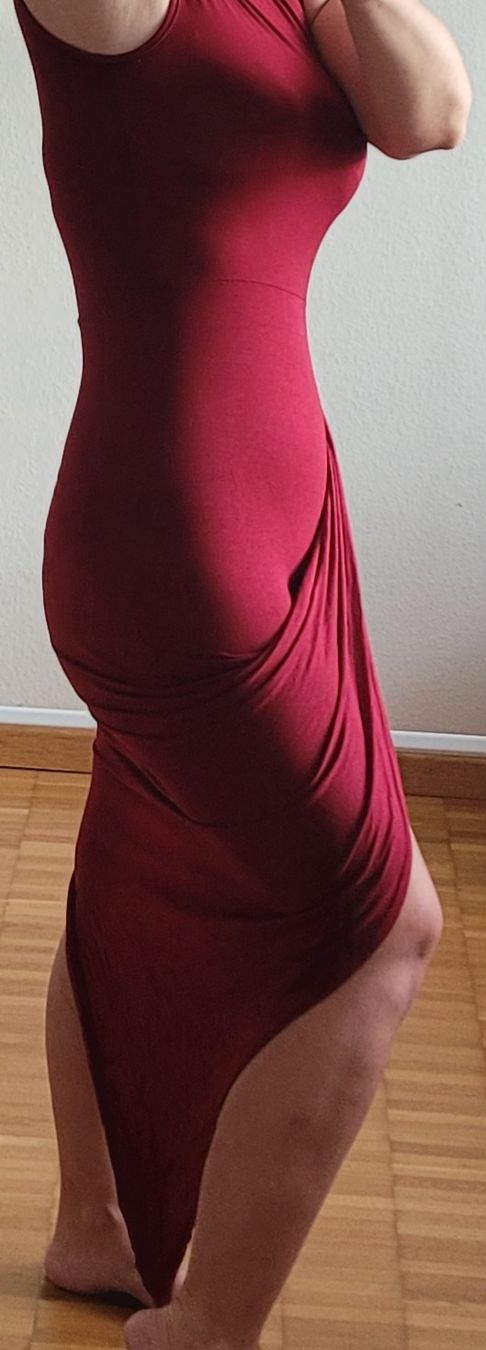 Kleider: Elegantes, weinrotes Maxikleid, Grösse S – Gebraucht aus Emmenbrücke von gatasalvache 1