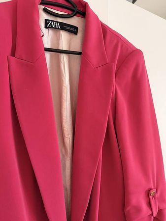 PINK BLAZER