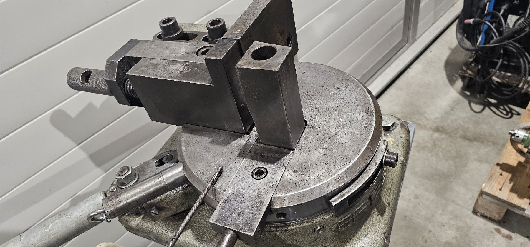 Tutte le macchine: Gressel HB25 Biegemaschine – Usato da Emmenbrücke venduto da inf_l8yf 8